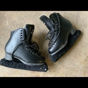 Jackson size 2 ice skates